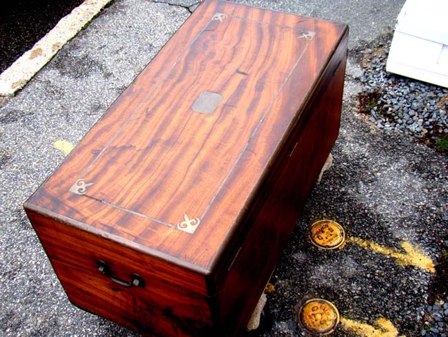 A fine 19th century China Trade period brass inlaid Camphorwood Lift-Top Trunk circa 1830 — image 3